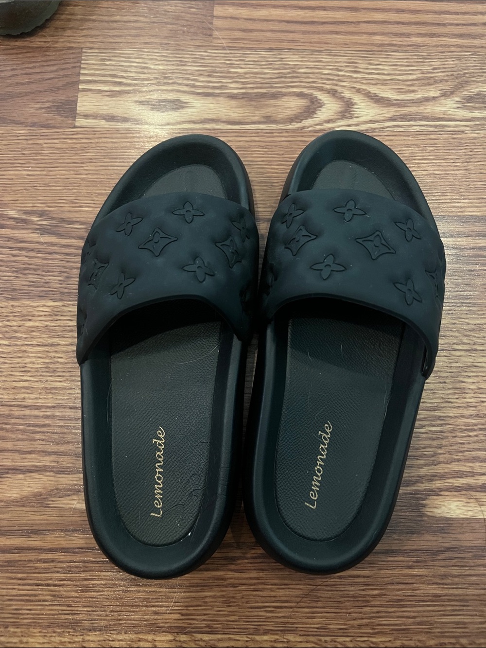Lemonade brand Black Slide Sandals with Embossed Motif womens size 10